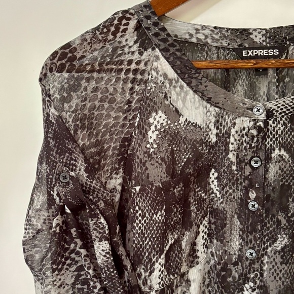 Express| Sheer Black & White Snake Print Rolled Short Sleeve Blouse Sz M - Picture 2 of 4